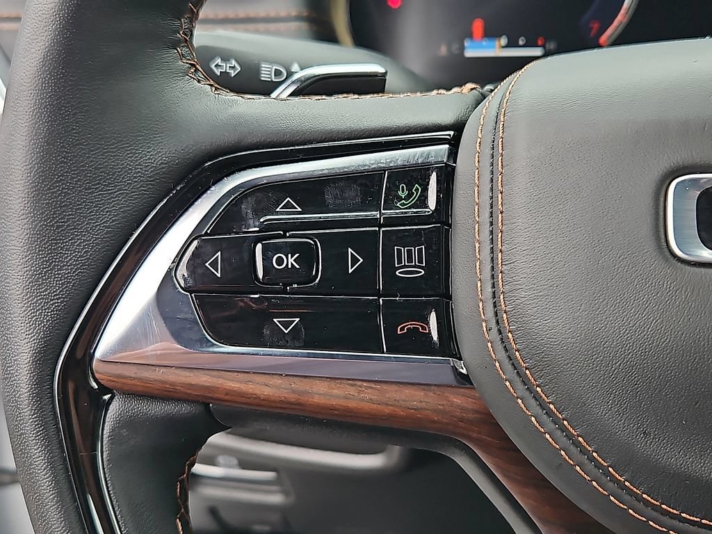 Certified 2025 Jeep Grand Cherokee Summit w/ Luxury Tech Group V AWD/4WD image 21
