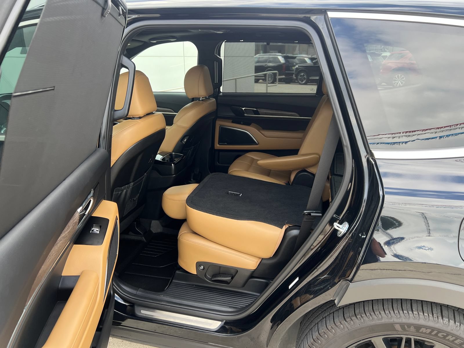 Used 2021 Kia Telluride SX w/ Towing Package FWD image 11
