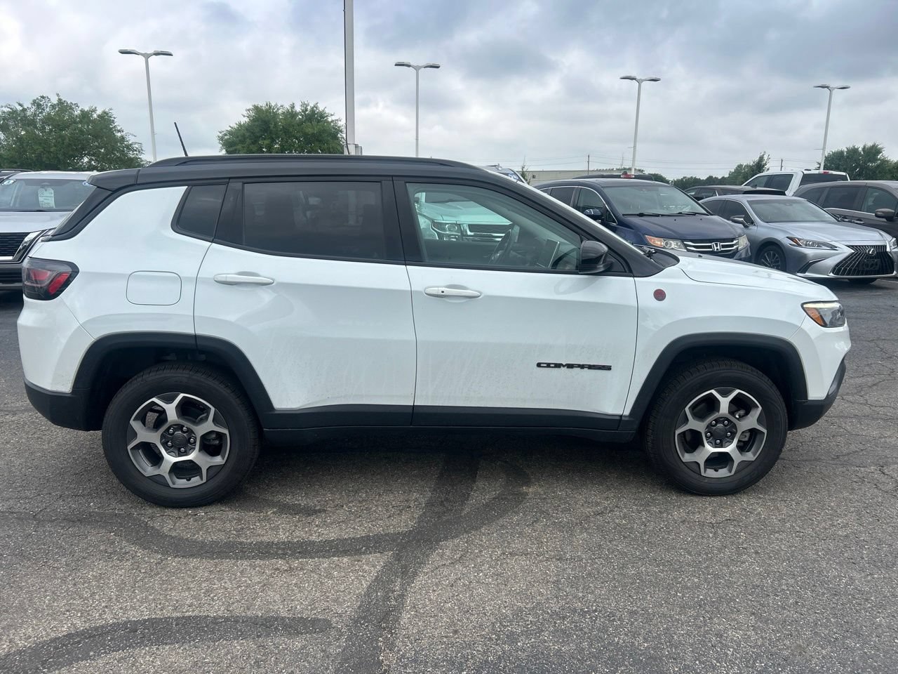 Used 2022 Jeep Compass Trailhawk w/ Trailhawk Elite Group AWD/4WD image 2