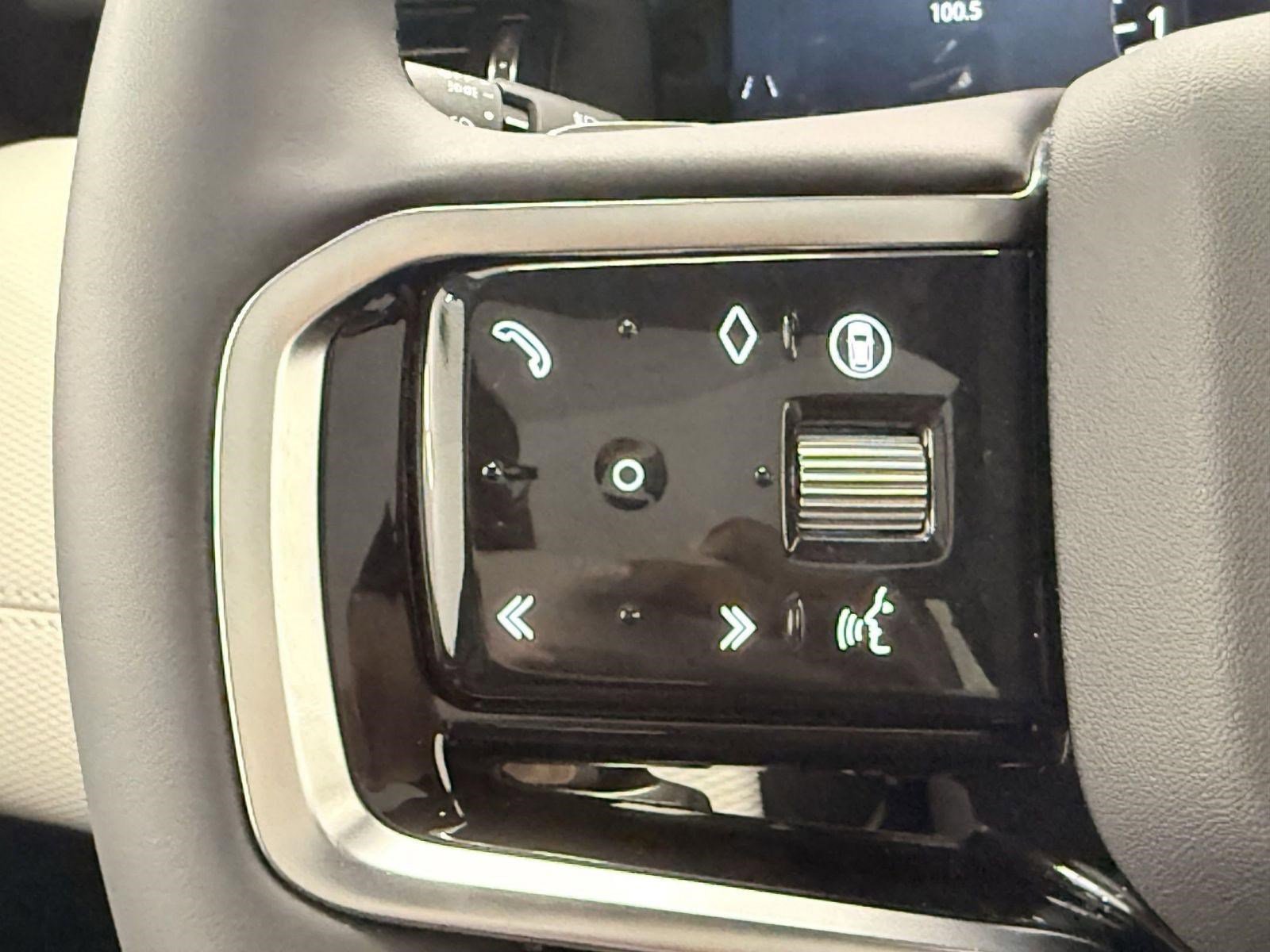 Used 2025 Land Rover Discovery Sport Dynamic SE image 15