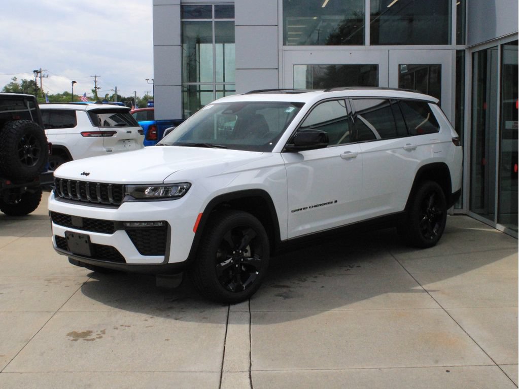 New 2026 Jeep Grand Cherokee L Limited w/ Limited Altitude Package AWD/4WD image 3