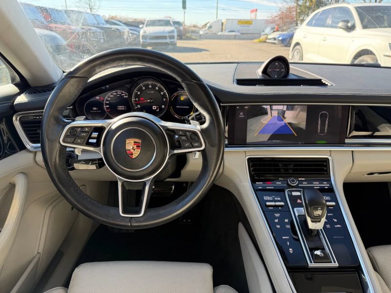Used 2018 Porsche Panamera 4S image 17