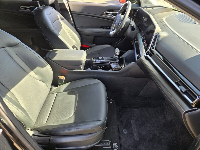 Certified 2025 Kia Sportage EX w/ Premium Package FWD image 16
