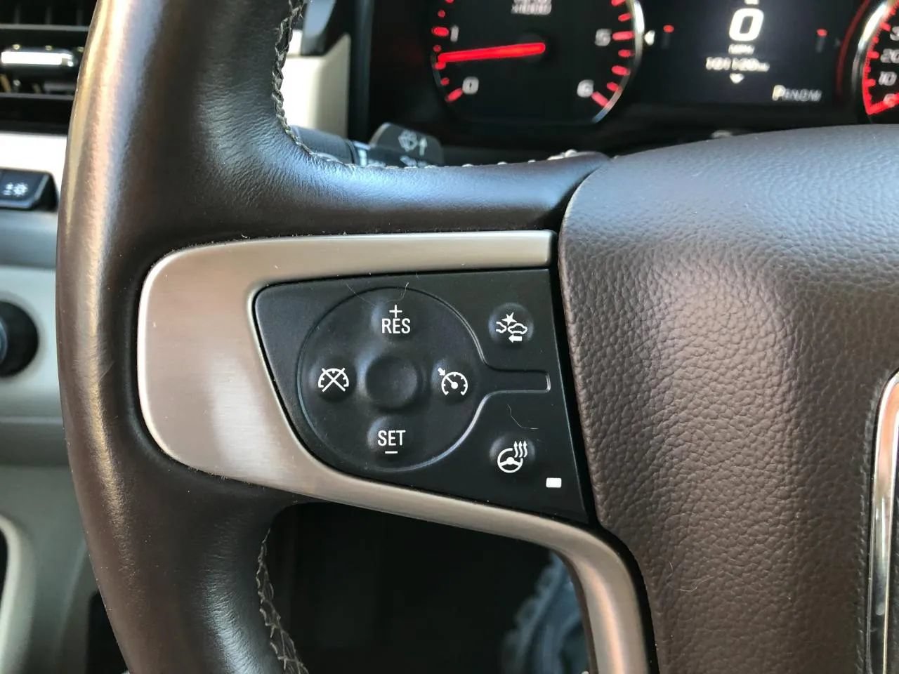 Used 2015 GMC Yukon XL Denali w/ Touring Package AWD/4WD image 23