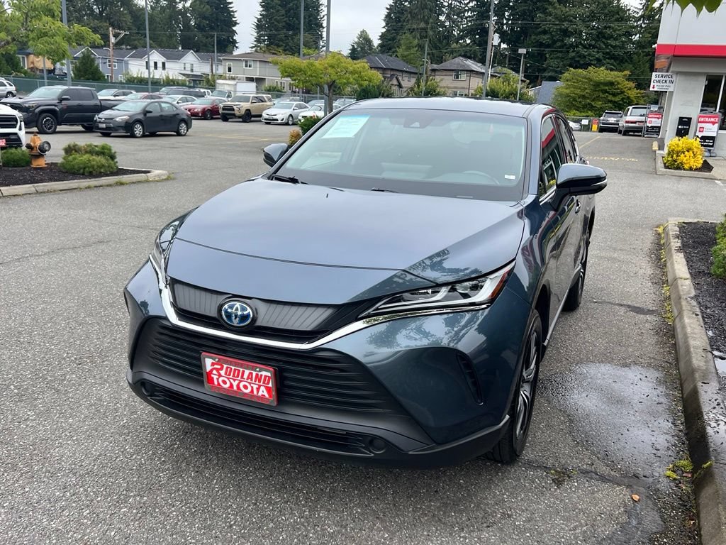 Certified 2024 Toyota Venza LE AWD/4WD image 4