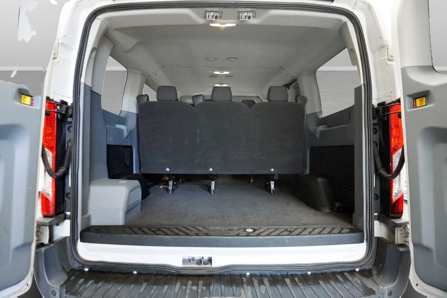 Used 2016 Ford Transit 150 XL RWD image 9