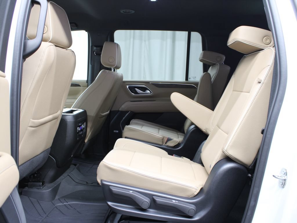 Used 2024 Chevrolet Suburban Premier AWD/4WD image 17