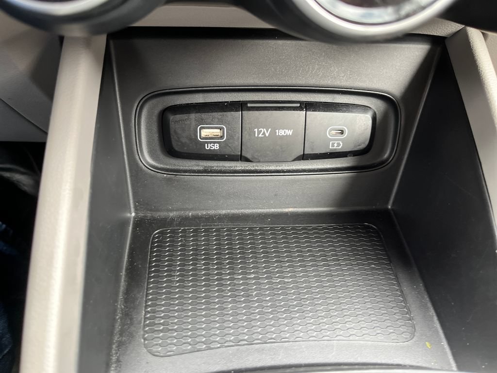 Used 2025 Hyundai Venue SEL FWD image 25