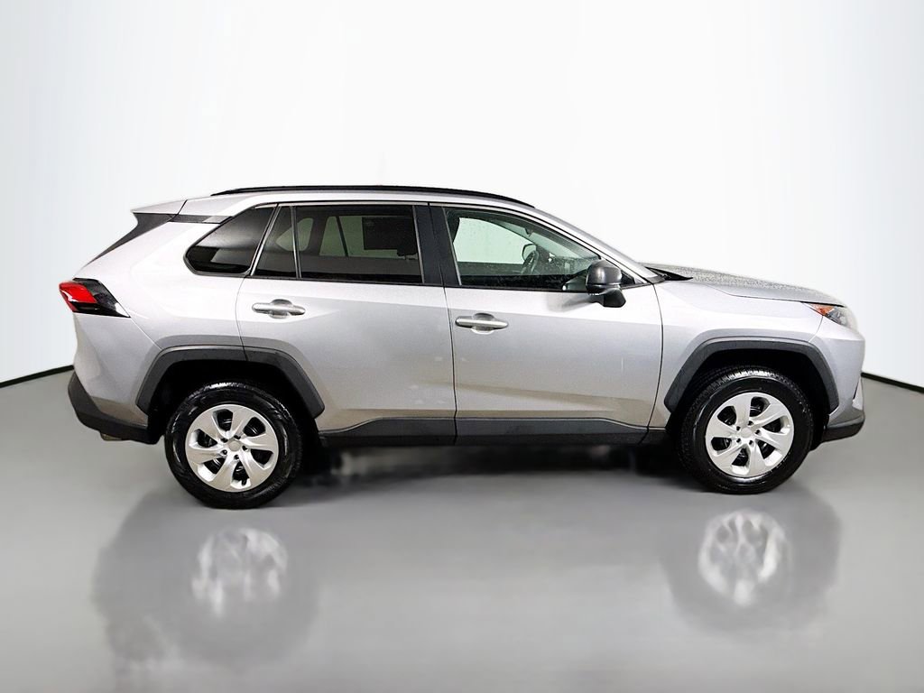 Used 2020 Toyota RAV4 LE image 8