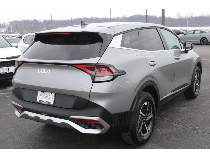Used 2025 Kia Sportage LX image 3