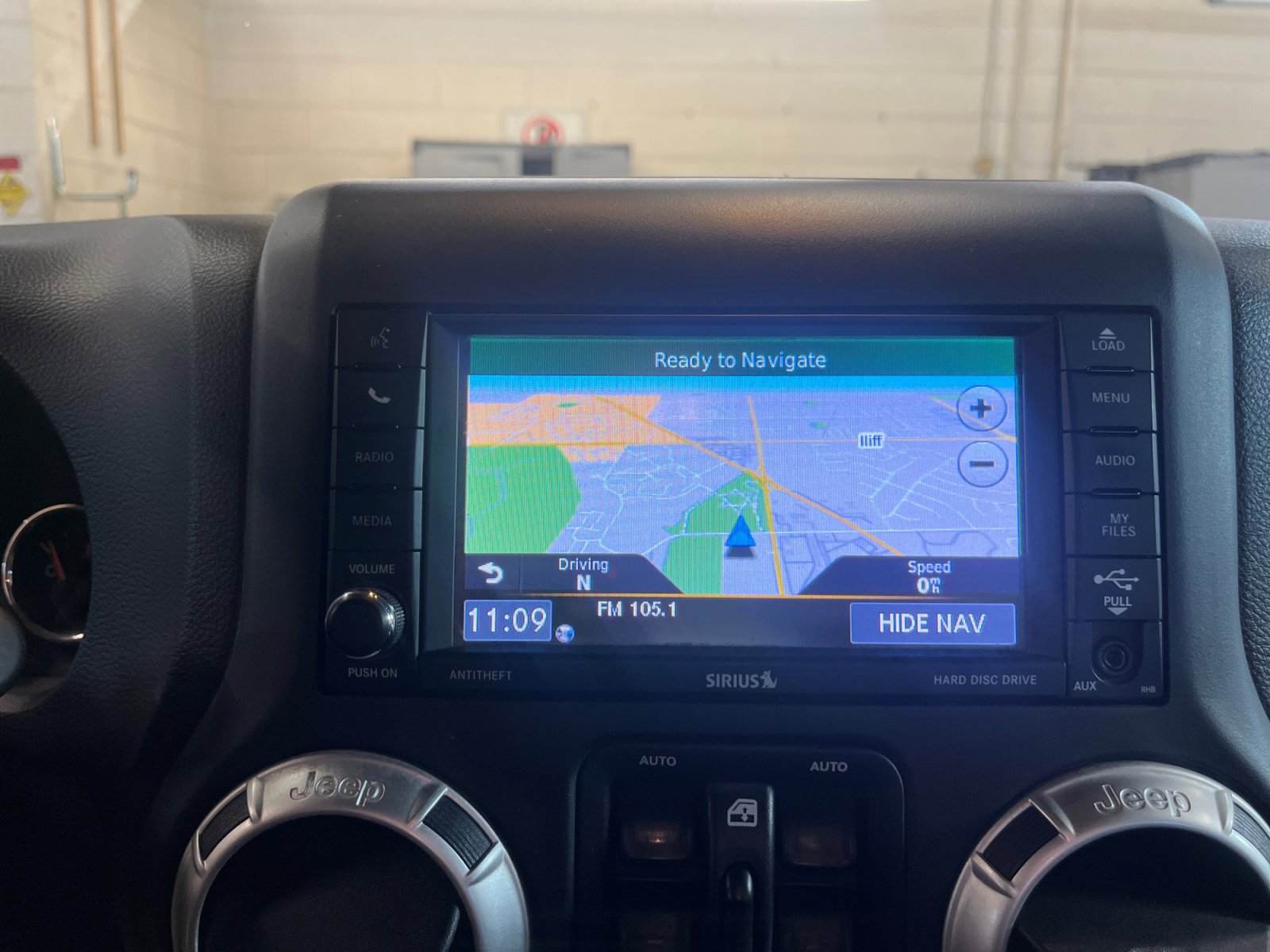 Used 2018 Jeep Wrangler Unlimited Sahara w/ Connectivity Group image 17