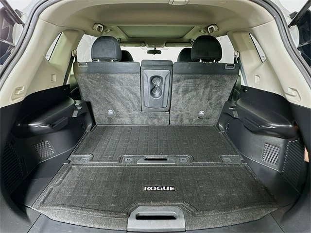 Used 2016 Nissan Rogue SV w/ SV Moonroof Package image 29
