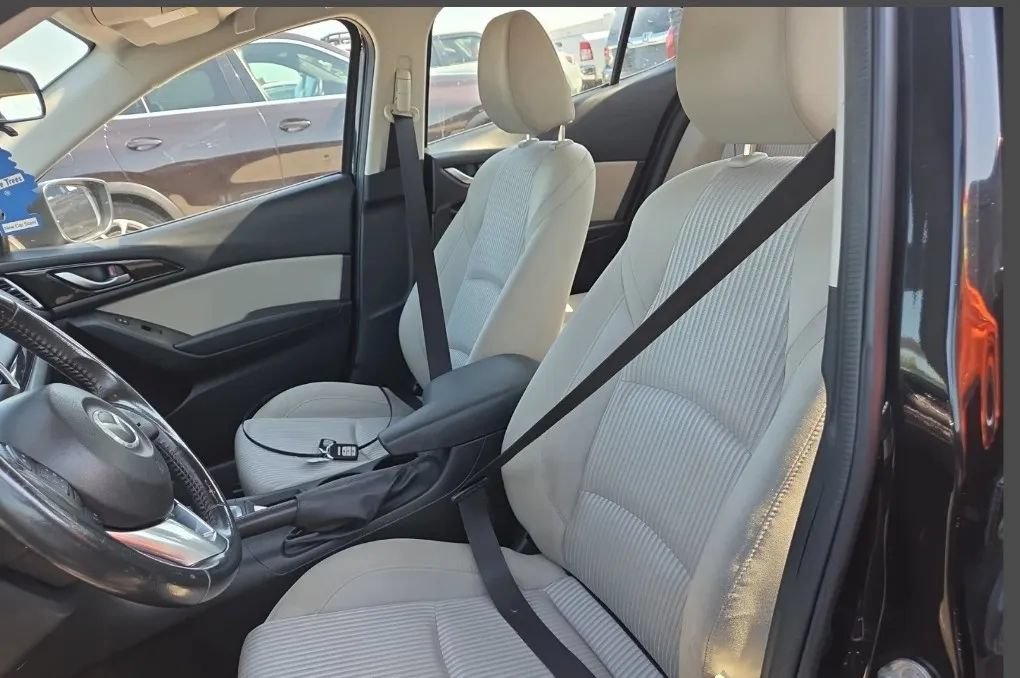 Used 2014 MAZDA MAZDA3 i Touring w/ Moonroof Package 1 FWD image 10