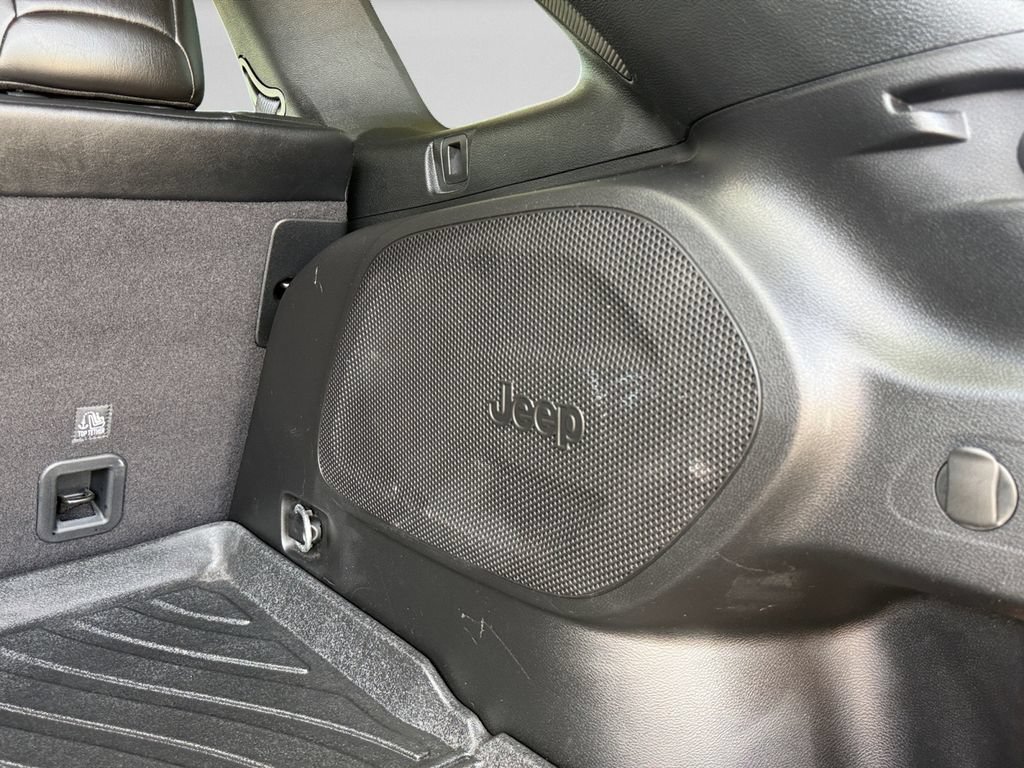 Certified 2022 Jeep Cherokee Limited AWD/4WD image 28