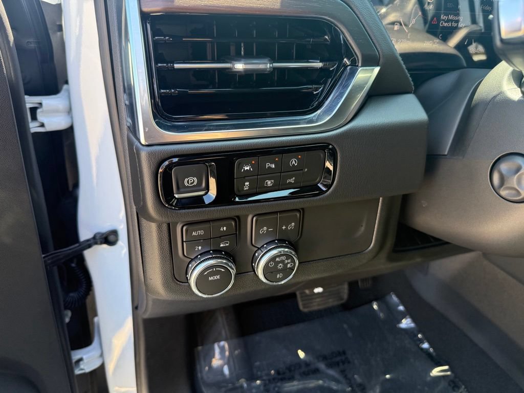 Used 2026 GMC Yukon XL Denali w/ Sun & Power Step Package AWD/4WD image 11
