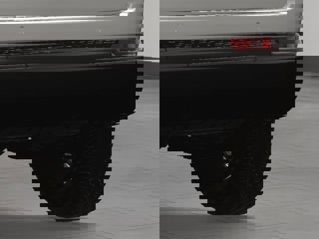 New 2025 Jeep Grand Cherokee Altitude image 13