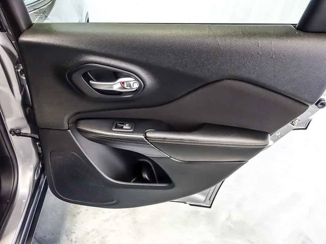 Used 2016 Jeep Cherokee Sport w/ Cold Weather Group FWD image 27