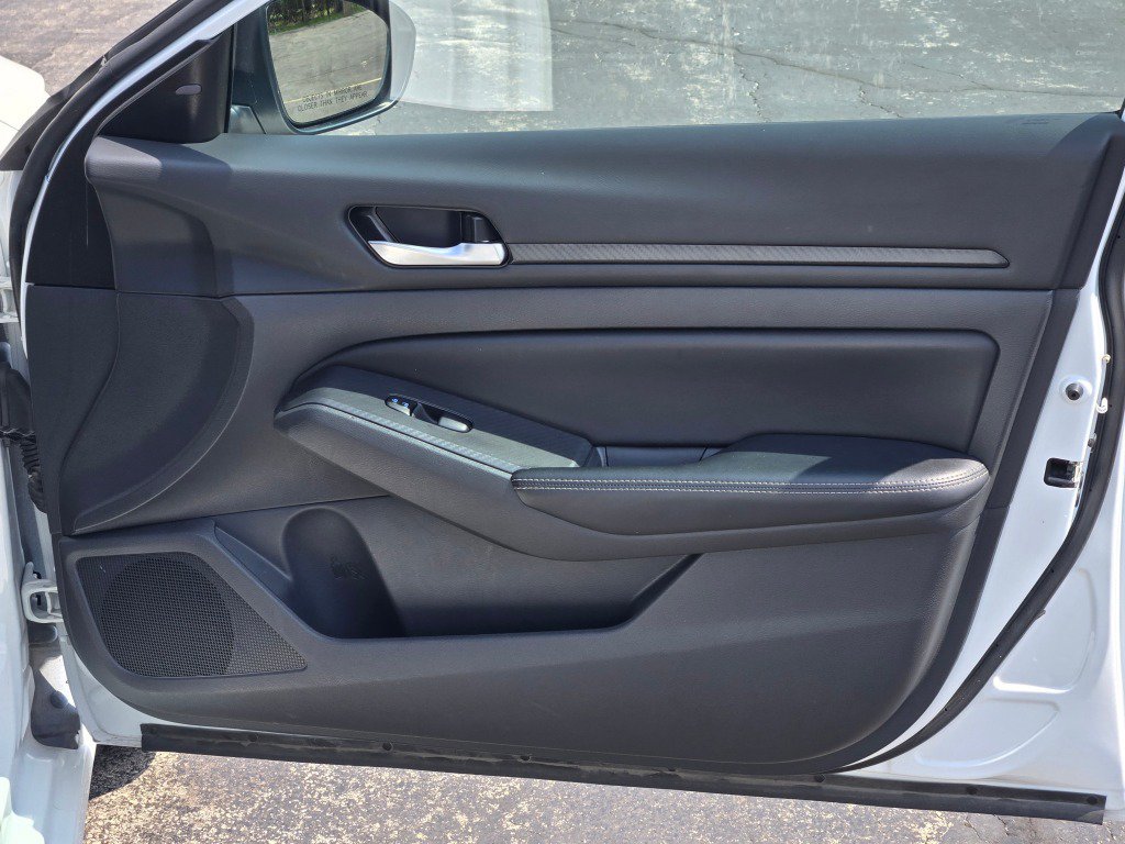 Used 2025 Nissan Altima 2.5 SV FWD image 6