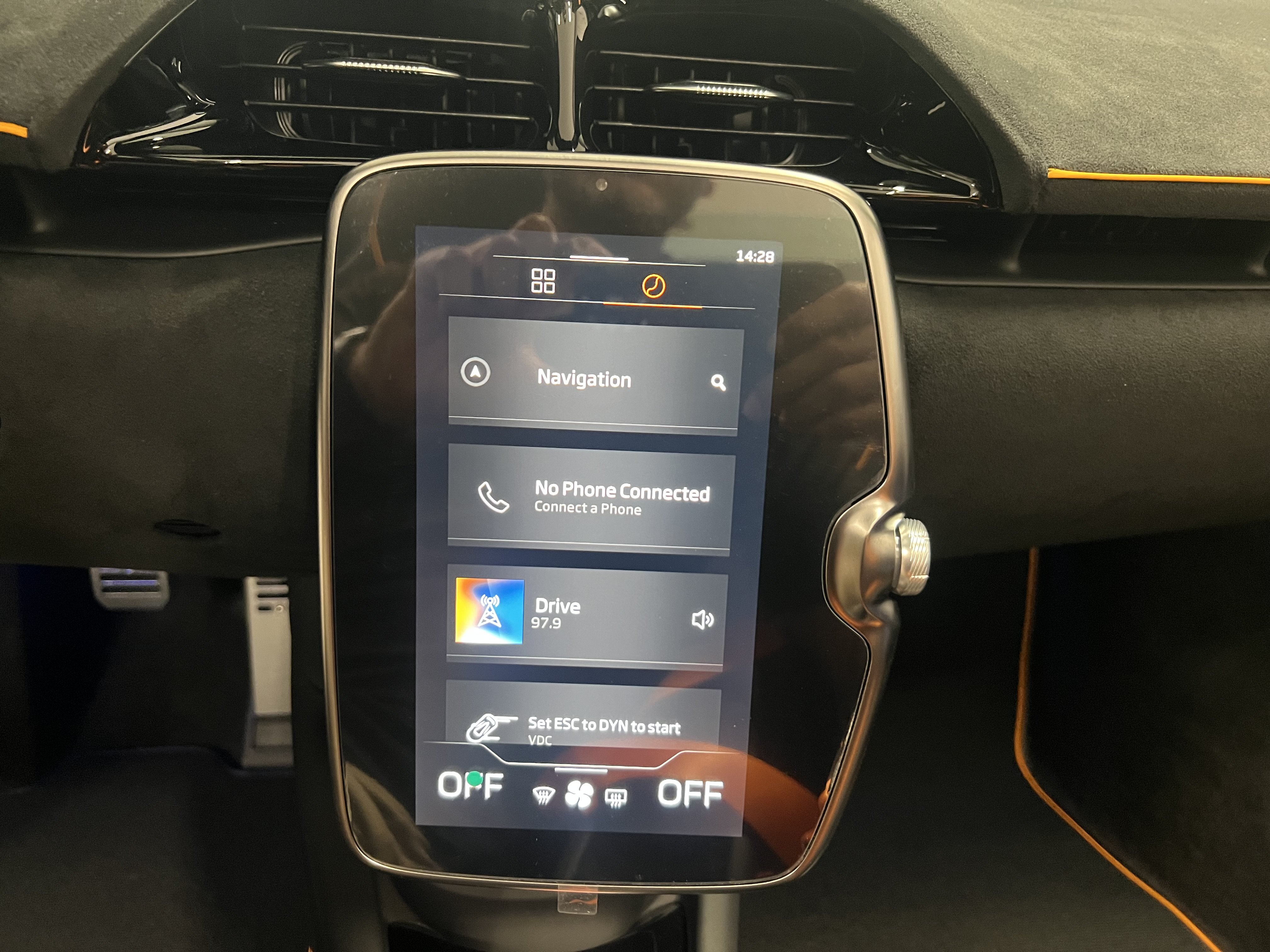 Used 2027 McLaren Artura Spider RWD image 27
