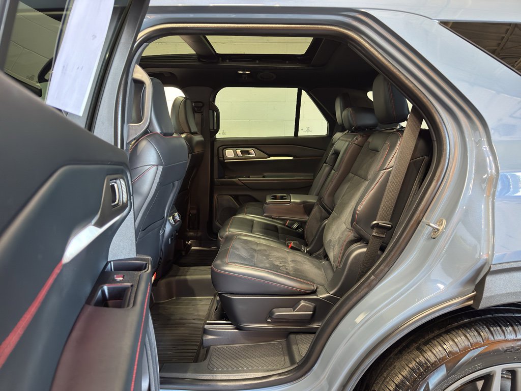 Used 2025 Ford Explorer ST image 13