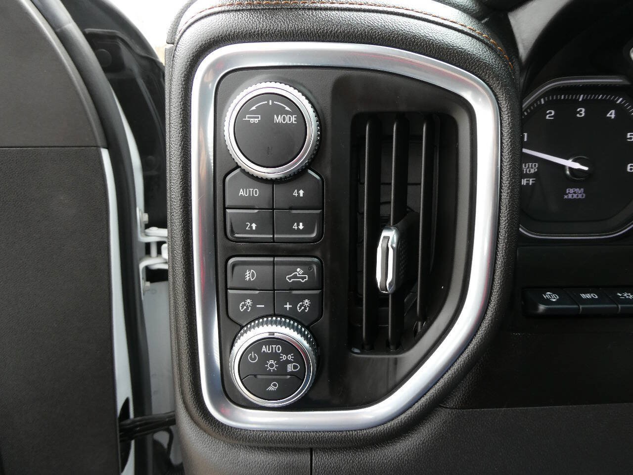 Used 2021 GMC Sierra 1500 AT4 w/ Technology Package AWD/4WD image 23
