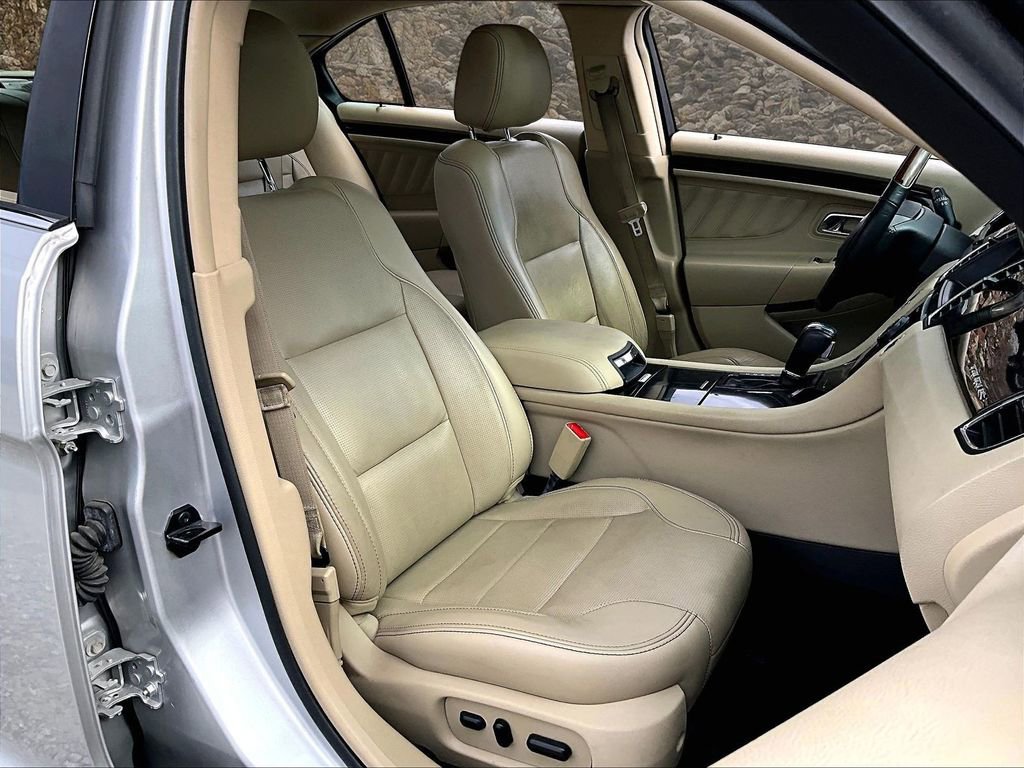 Used 2018 Ford Taurus Limited image 7