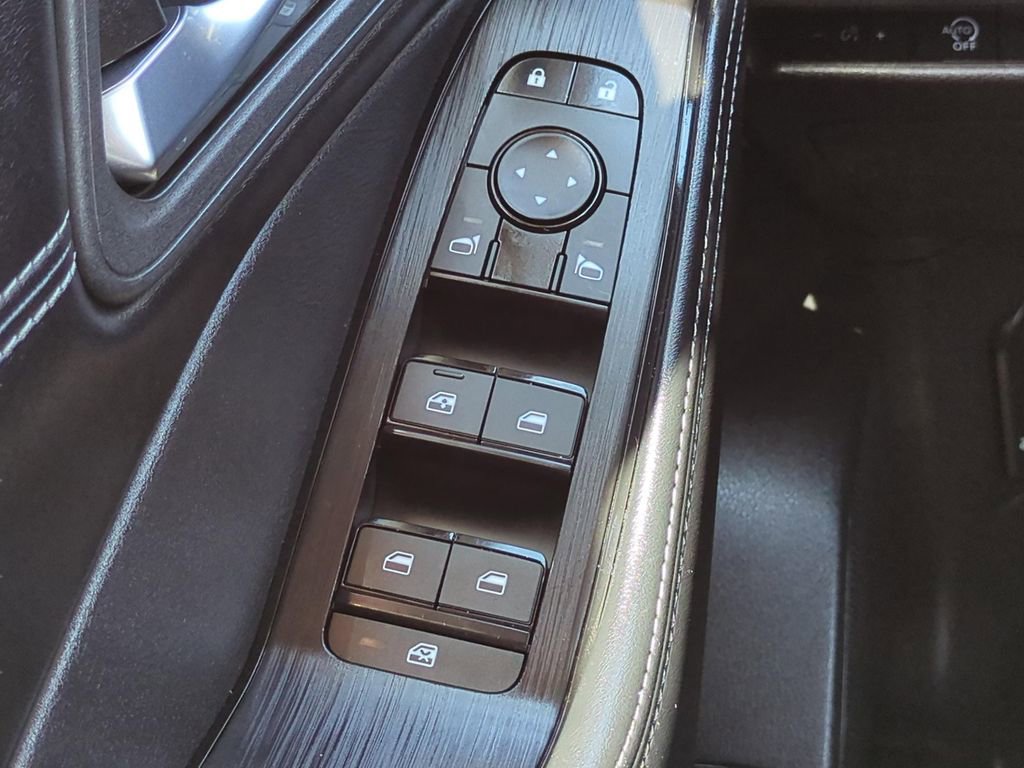 Certified 2025 Nissan Rogue SV w/ SV Premium Package image 22