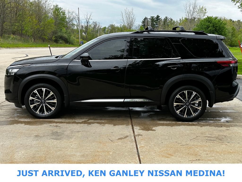 Certified 2026 Nissan Pathfinder Platinum w/ Cargo Package AWD/4WD image 6