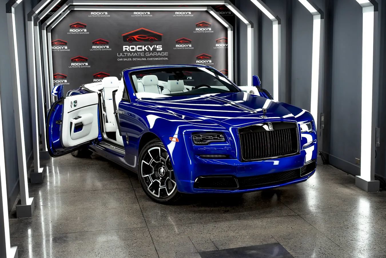 Used 2021 Rolls-Royce Dawn RWD image 1