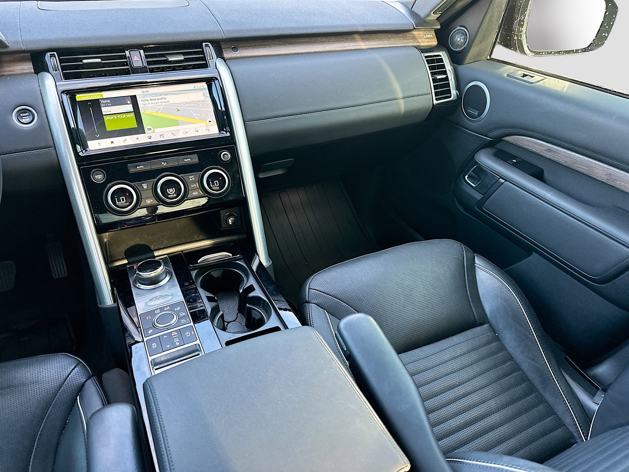 Used 2019 Land Rover Discovery HSE image 24