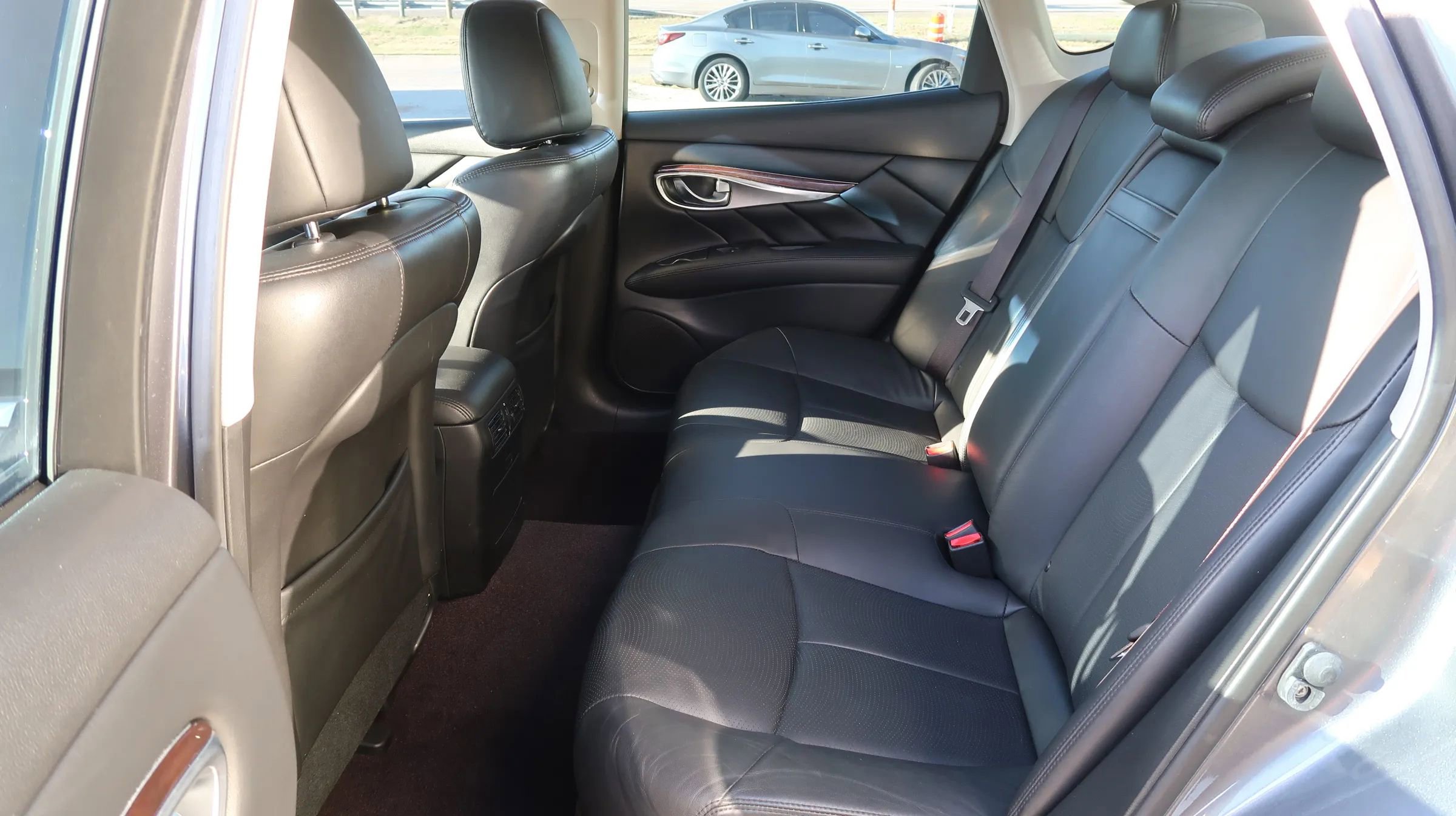 Used 2017 INFINITI Q70 3.7 image 20