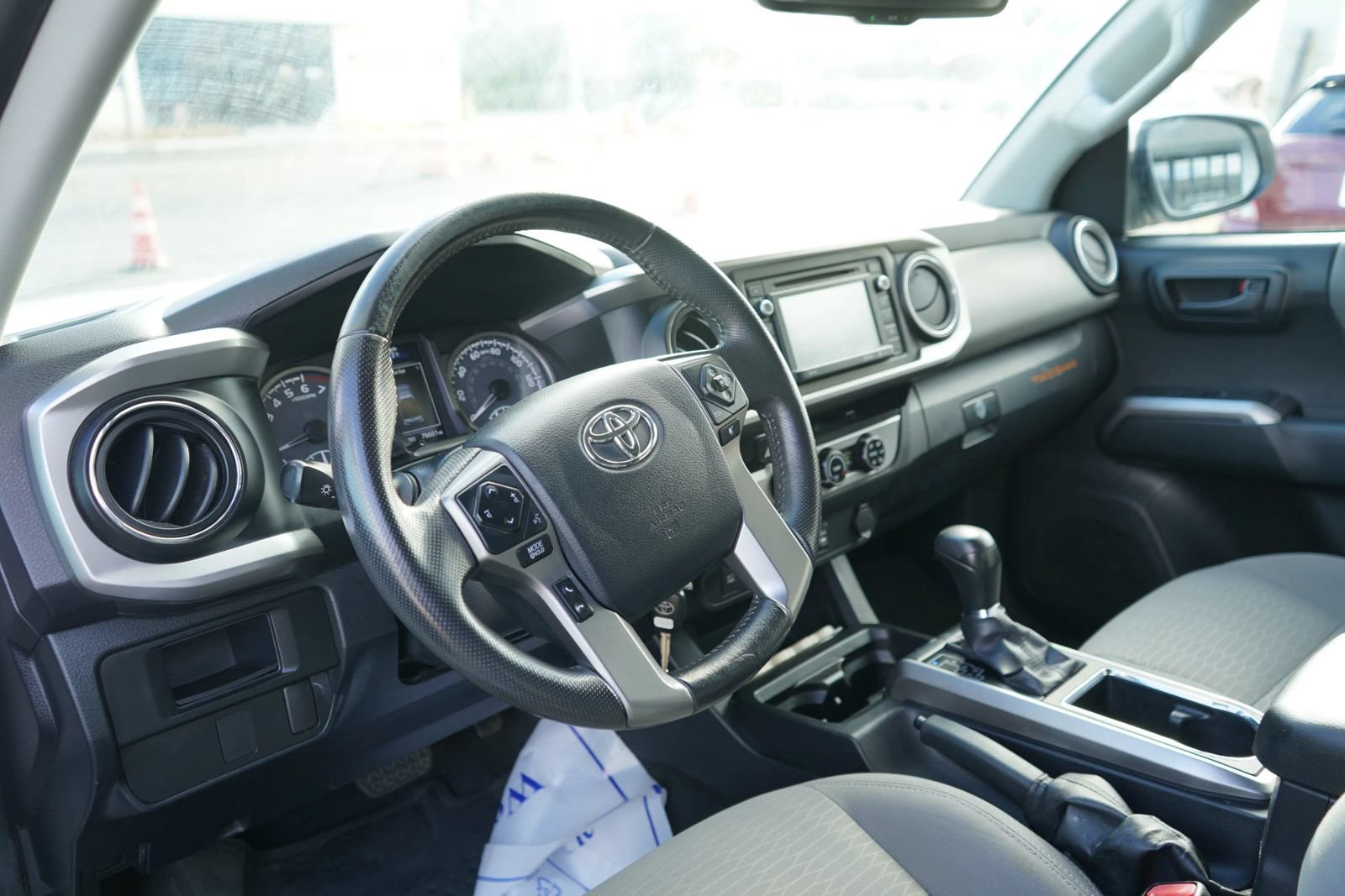 Used 2016 Toyota Tacoma SR5 RWD image 8