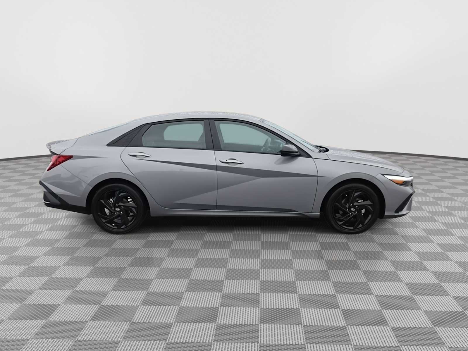 Used 2026 Hyundai Elantra Sport FWD image 9