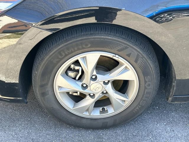 Used 2023 Hyundai Elantra SE image 10