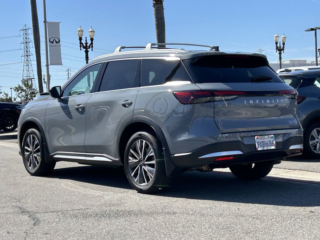Certified 2026 INFINITI QX60 Luxe w/ Cargo Package FWD image 4