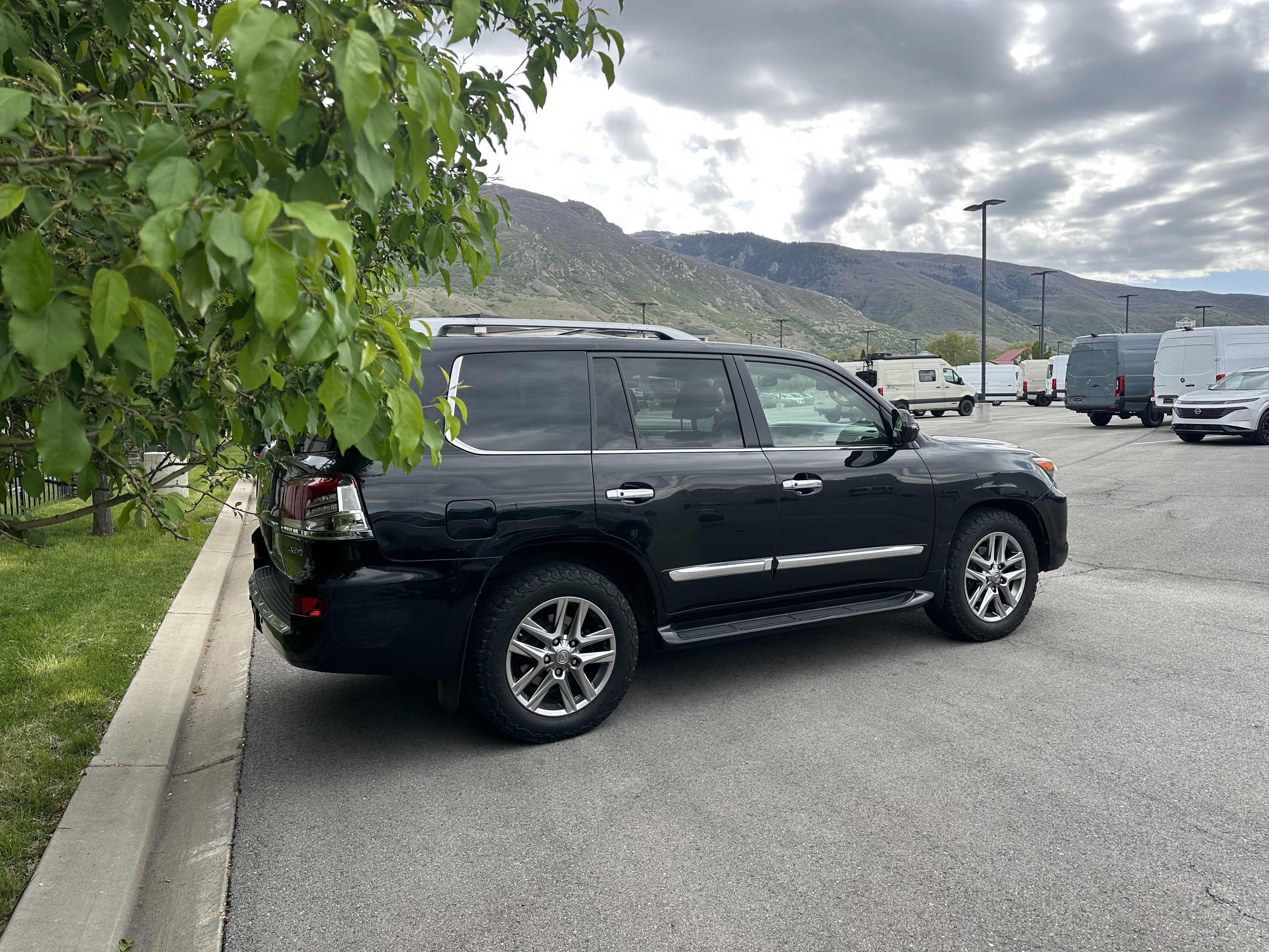 Used 2014 Lexus LX 570 4WD image 4
