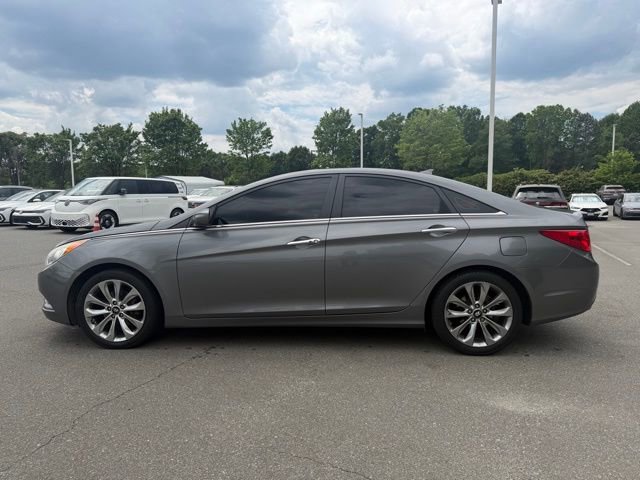 Used 2013 Hyundai Sonata SE FWD image 2