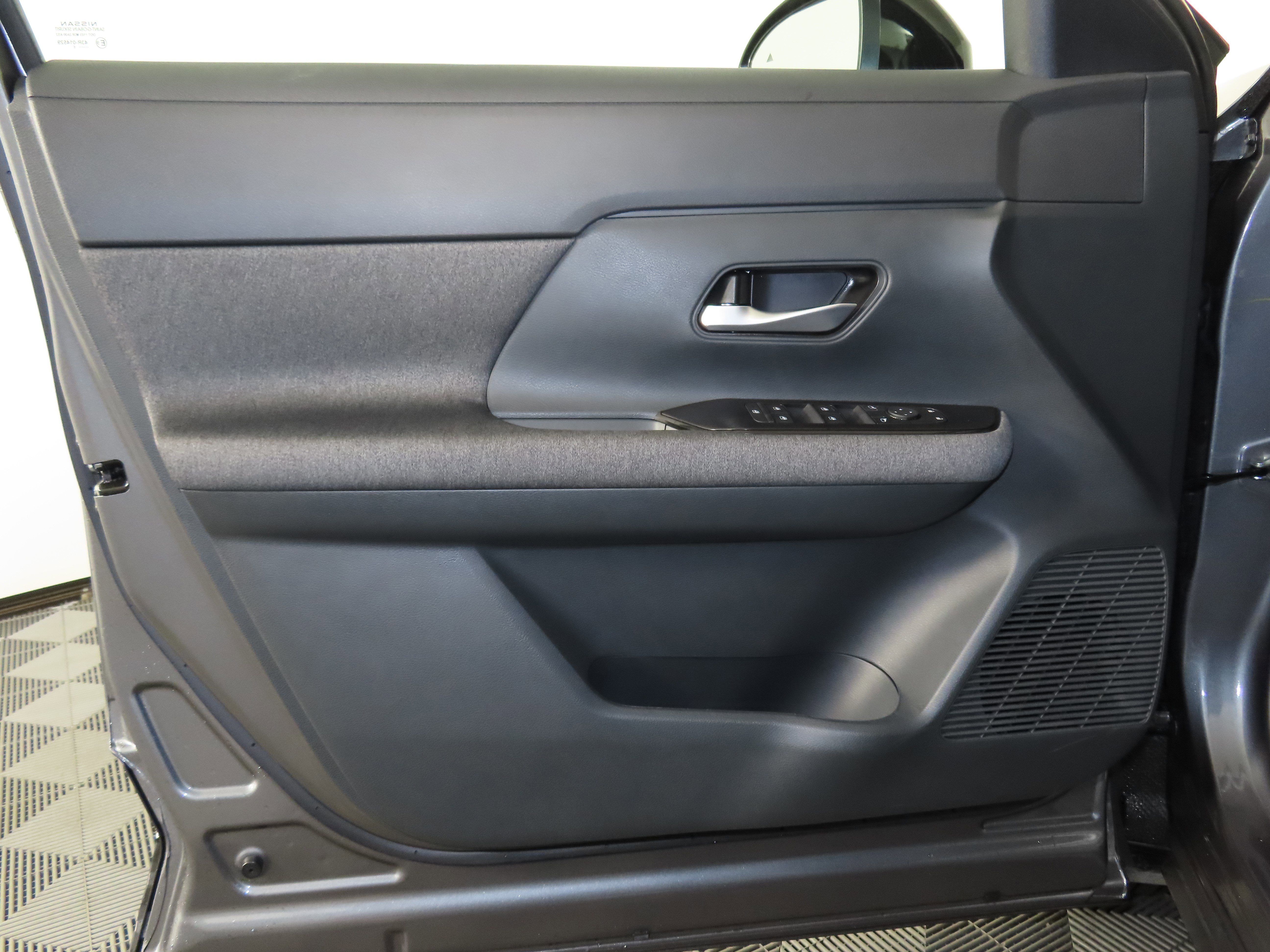 Certified 2025 Nissan Kicks SV w/ Charging Package image 44