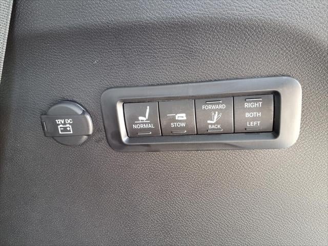 New 2026 Chrysler Pacifica Pinnacle FWD image 65