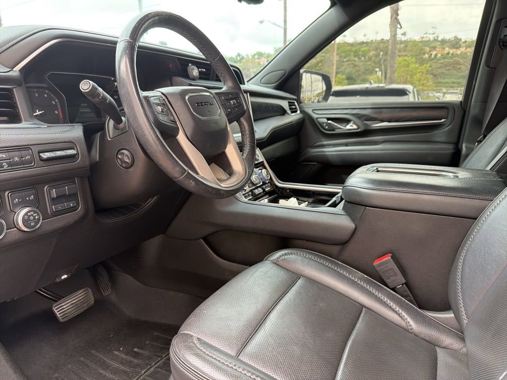 Used 2021 GMC Yukon XL Denali w/ Denali Premium Package image 5