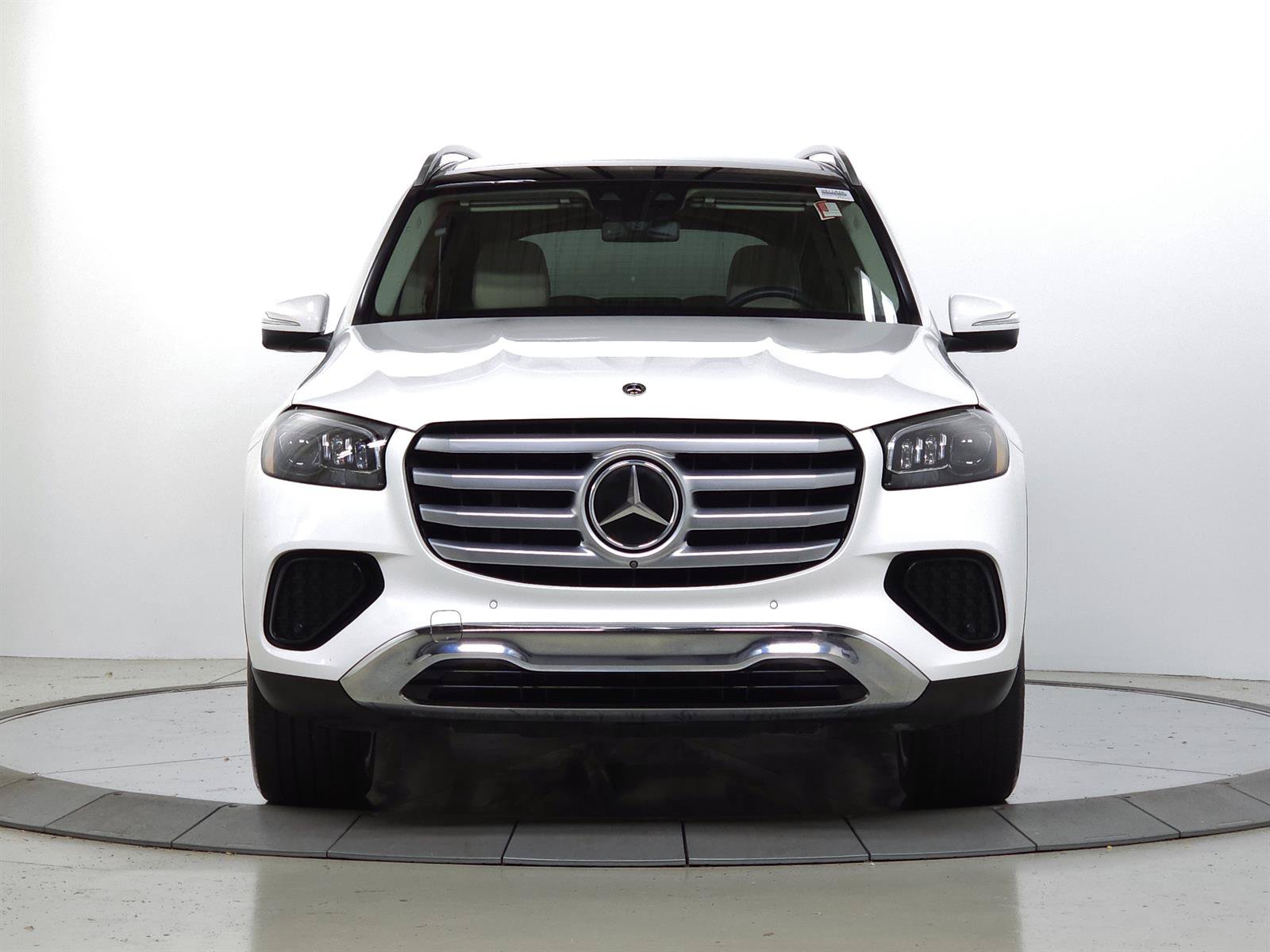Used 2024 Mercedes-Benz GLS 450 4MATIC image 2