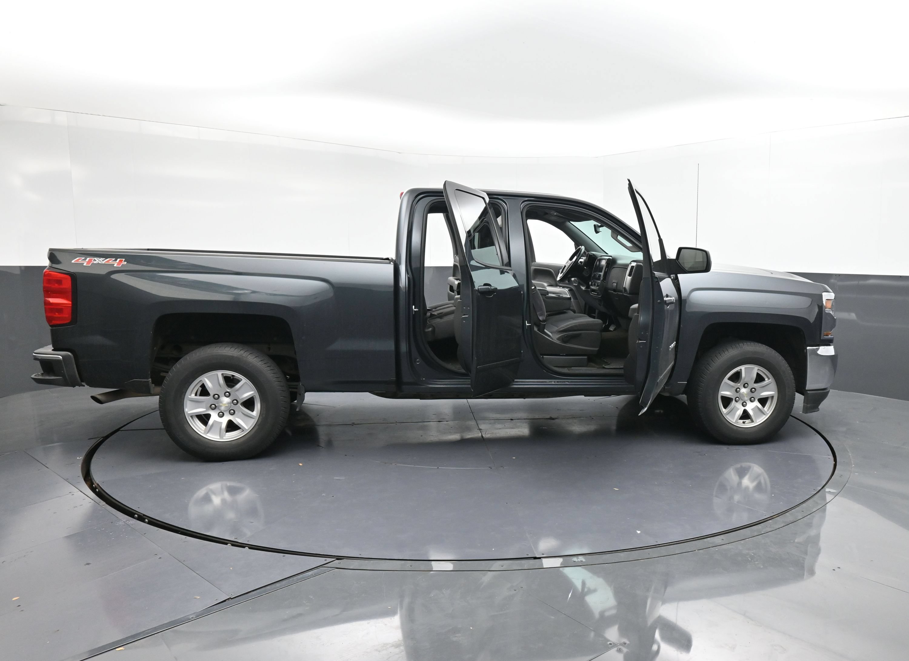 Used 2017 Chevrolet Silverado 1500 LT w/ All Star Edition AWD/4WD image 40