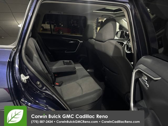 Used 2019 Toyota RAV4 XLE w/ Carpet Mat Package AWD/4WD image 35