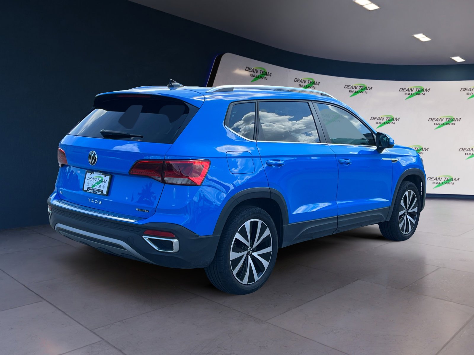 Used 2022 Volkswagen Taos SE w/ Panoramic Sunroof Package image 8