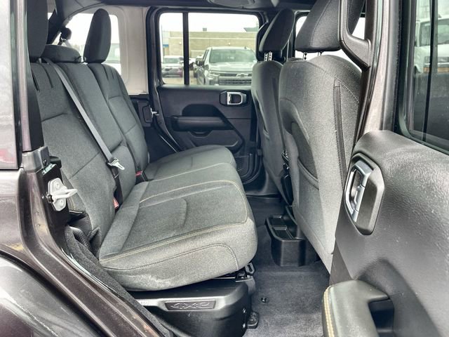 Used 2025 Jeep Wrangler Unlimited Sahara image 28