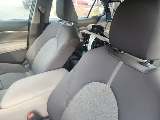 Used 2021 Toyota Camry LE image 10