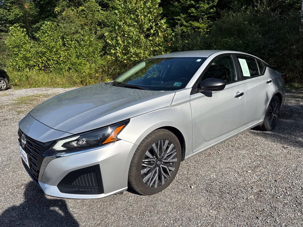 Used 2024 Nissan Altima 2.5 SV FWD image 3