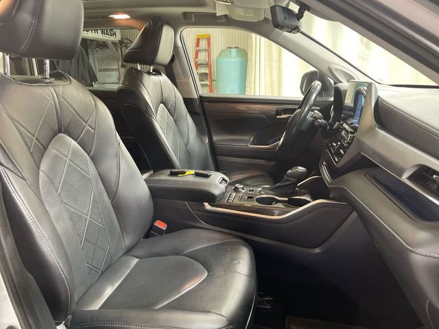 Used 2020 Toyota Highlander Platinum image 26