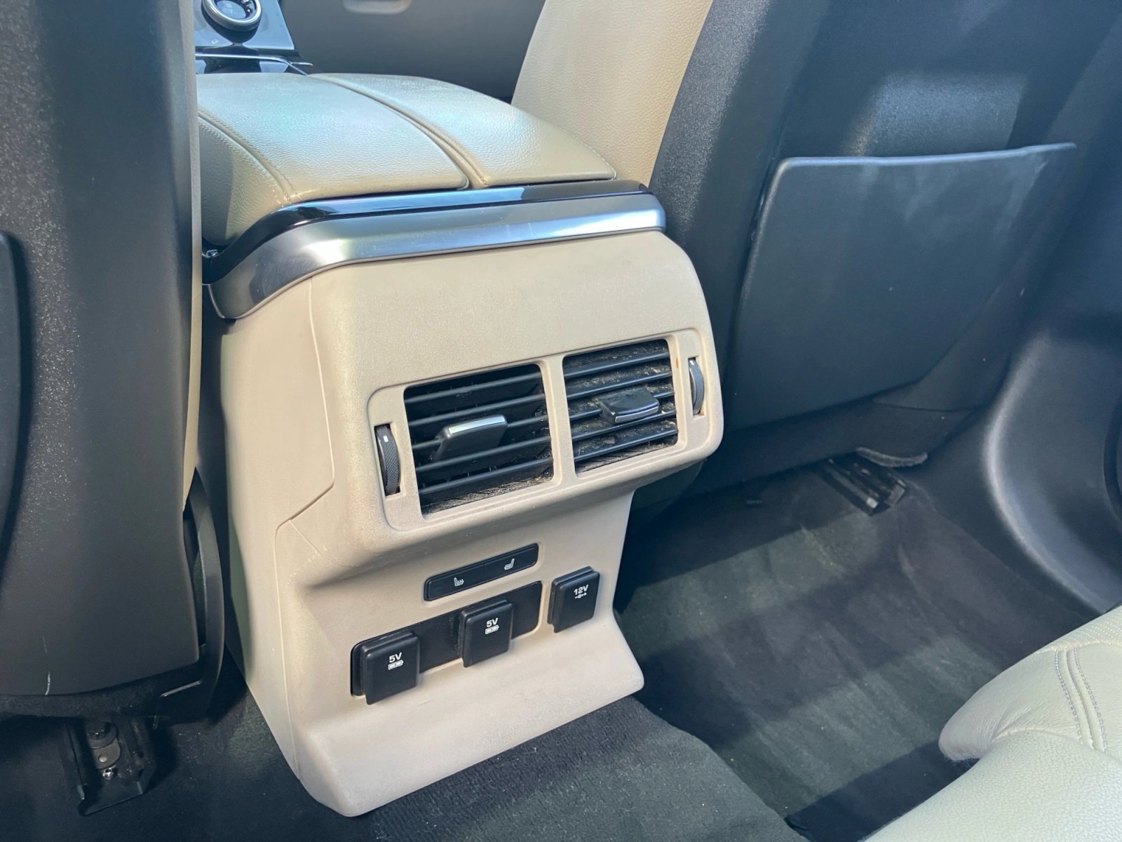 Used 2018 Land Rover Range Rover Velar R-Dynamic SE AWD/4WD image 21