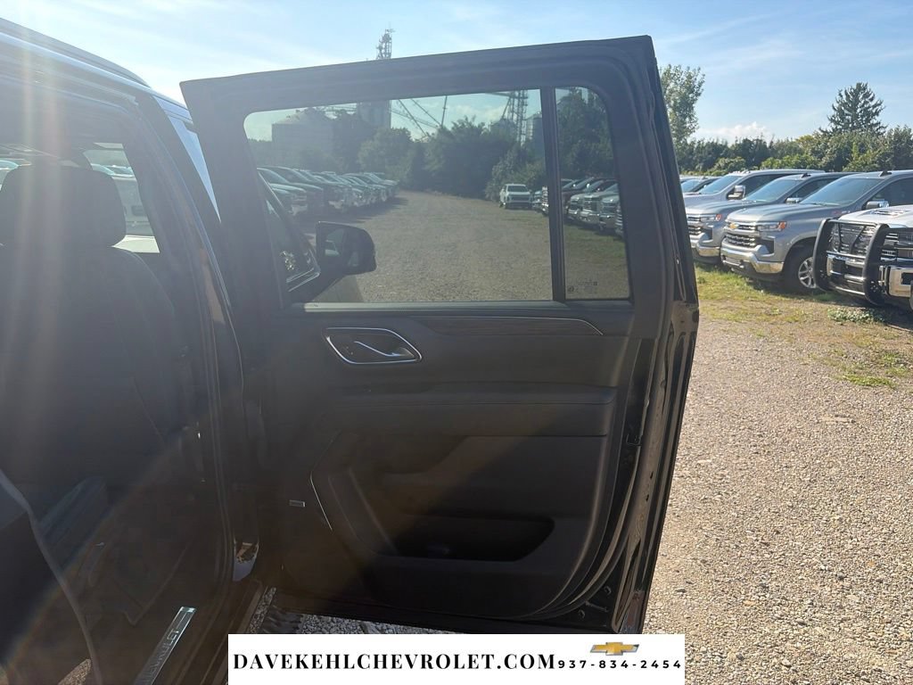 Used 2024 Chevrolet Suburban Z71 w/ Luxury Package AWD/4WD image 24